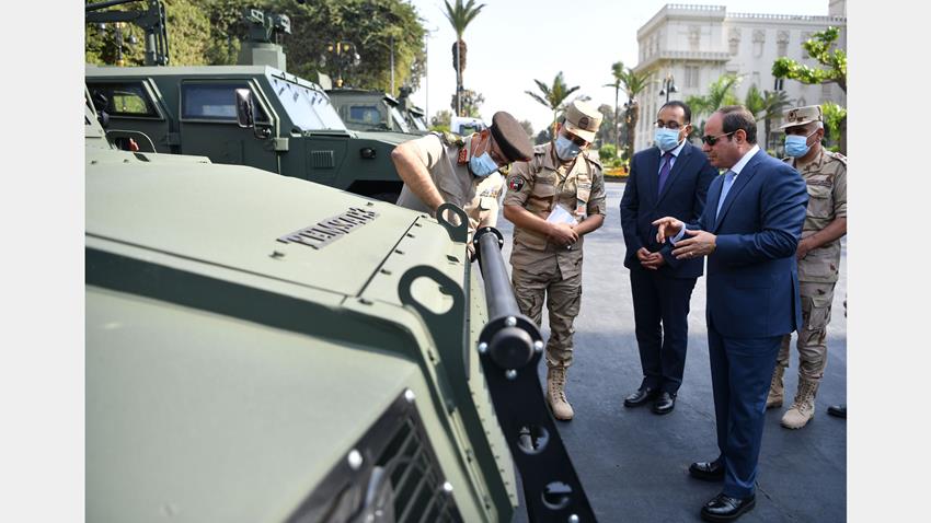 الرئيس عبد الفتاح السيسي يتفقد عدد من المركبات المدرعة المطورة من قبل القوات المسلحة الرئيس عبد الفتاح السيسي يتفقد عدد من المركبات المدرعة المطورة من قبل القوات المسلحة