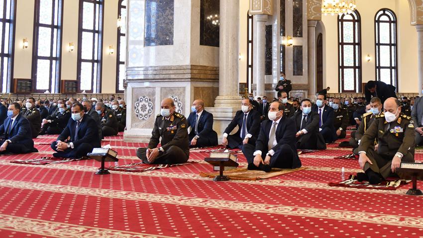 الرئيس عبد الفتاح السيسي يؤدي صلاة الجمعة بمسجد المشير طنطاوي بمناسبة يوم الشهيد الرئيس عبد الفتاح السيسي يؤدي صلاة الجمعة بمسجد المشير طنطاوي بمناسبة يوم الشهيد