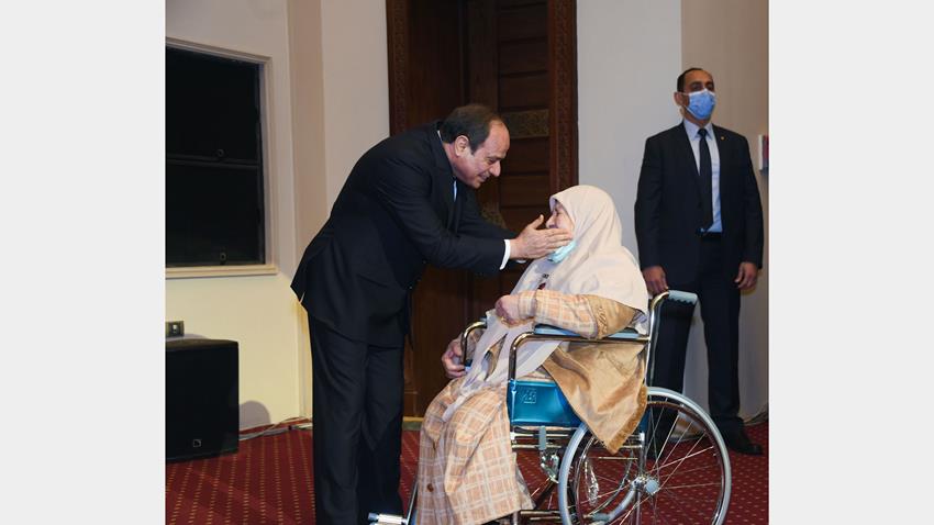 الرئيس عبد الفتاح السيسي يكرم عدد من الأمهات المثاليات ورموز من السيدات والشخصيات المصرية