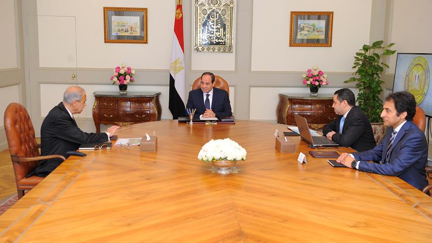 الرئيس عبد الفتاح السيسي يجتمع برئيس مجلس الوزراء ووزير قطاع الأعمال العام