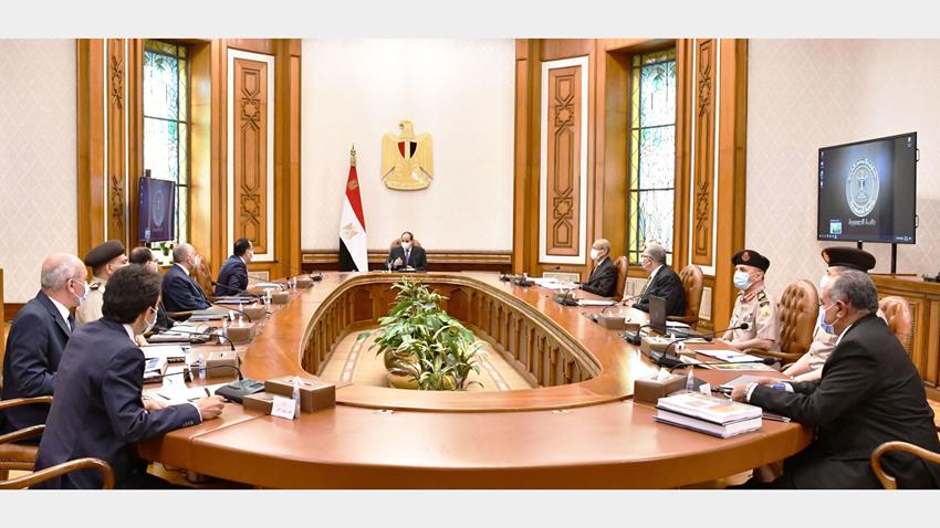 الرئيس عبد الفتاح السيسي يجتمع برئيس مجلس الوزراء وعدد من الوزراء والمسئولين-