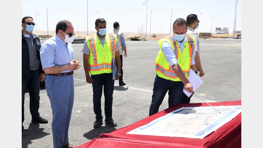 الرئيس عبد الفتاح السيسي يقوم بجولة تفقدية لبعض قطاعات الطريق الدائري الأوسطي