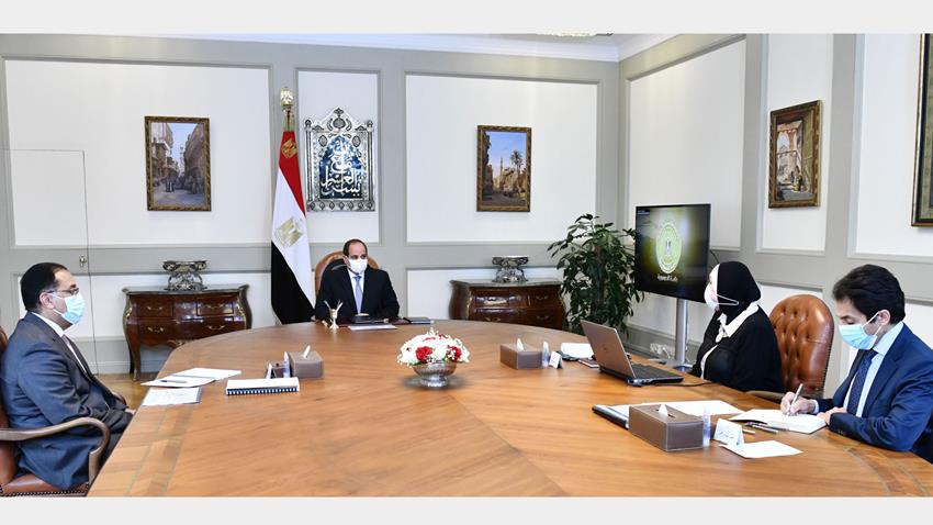 الرئيس عبد الفتاح السيسي يجتمع برئيس مجلس الوزراء ووزيرة التجارة والصناعة-.