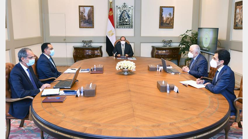 الرئيس عبد الفتاح السيسي يجتمع مع رئيس مجلس الوزراء وعددًا من السادة الوزراء..