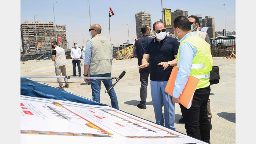 الرئيس عبد الفتاح السيسي يقوم بجولة تفقدية لمتابعة أعمال التطوير للطريق الدائري