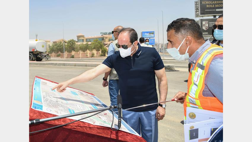 الرئيس عبد الفتاح السيسي يقوم بجولة تفقدية لمتابعة أعمال التطوير للطريق الدائري
