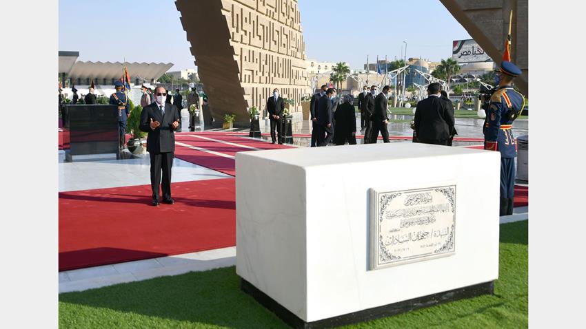 الرئيس عبد الفتاح السيسي يتقدم جنازة السيدة جيهان السادات قرينة الرئيس الراحل محمد أنور السادات