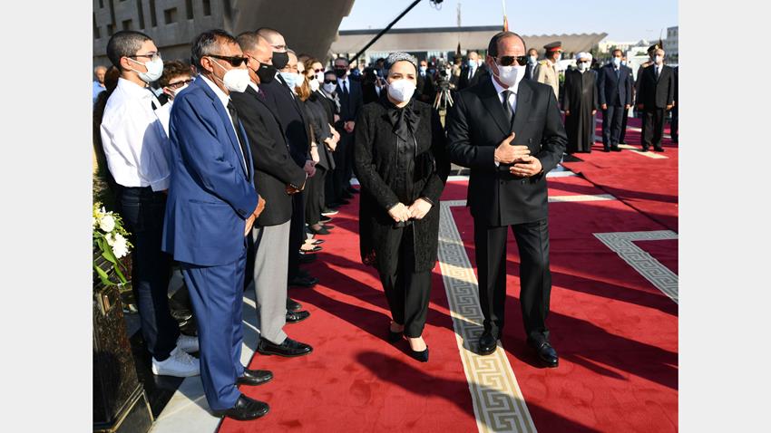 الرئيس عبد الفتاح السيسي يتقدم جنازة السيدة جيهان السادات قرينة الرئيس الراحل محمد أنور السادات