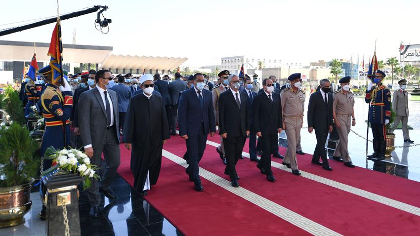 الرئيس عبد الفتاح السيسي يتقدم جنازة السيدة جيهان السادات قرينة الرئيس الراحل محمد أنور السادات