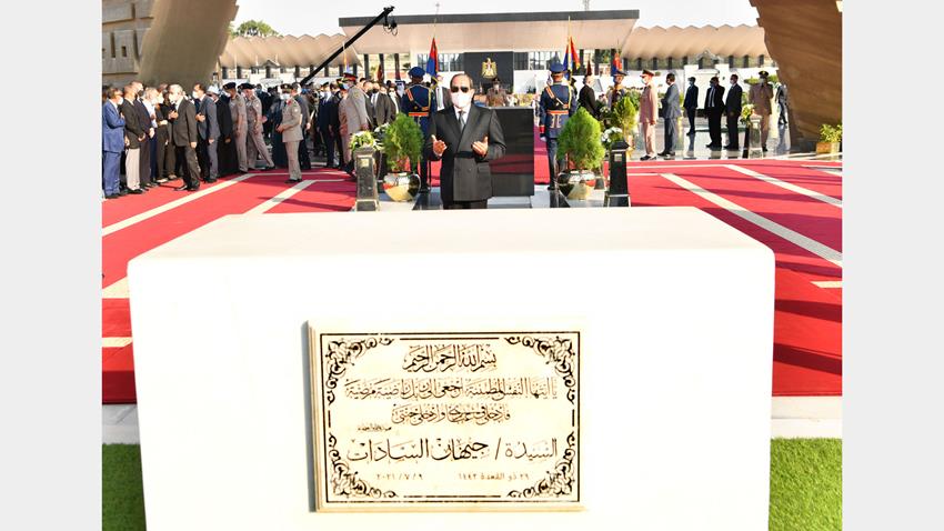 الرئيس عبد الفتاح السيسي يتقدم جنازة السيدة جيهان السادات قرينة الرئيس الراحل محمد أنور السادات