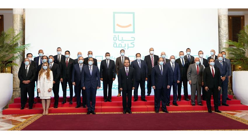 الرئيس عبد الفتاح السيسي يجتمع مع مجموعة من رجال الأعمال المصريين المشاركين في مبادرة "حياة كريمة"