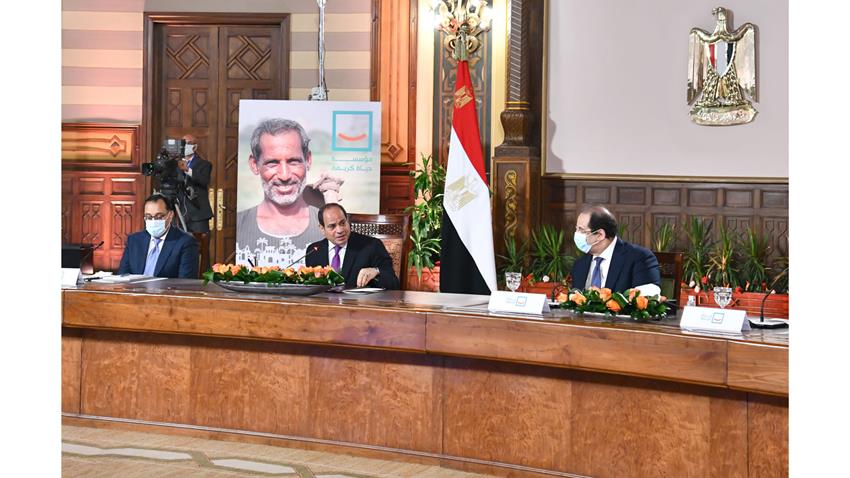 الرئيس عبد الفتاح السيسي يجتمع مع مجموعة من رجال الأعمال المصريين المشاركين في مبادرة "حياة كريمة"