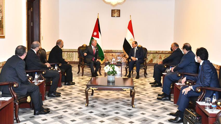 الرئيس عبد الفتاح السيسي يلتقي ملك المملكة الأردنية الهاشمية في العاصمة العراقية بغداد
