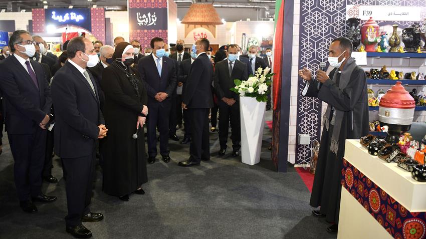 الرئيس عبد الفتاح السيسي يفتتح معرض تراثنا للحرف اليدوية والمنتجات التراثية