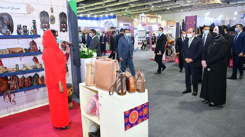 الرئيس عبد الفتاح السيسي يفتتح معرض تراثنا للحرف اليدوية والمنتجات التراثية