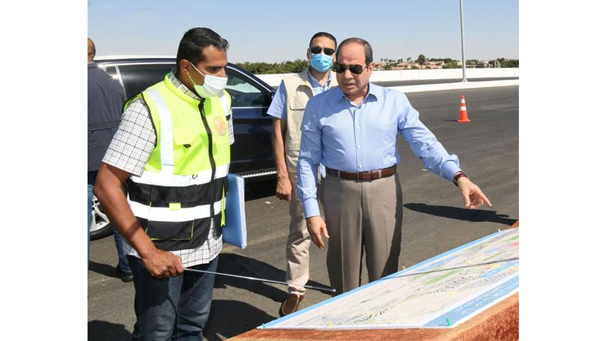 الرئيس عبد الفتاح السيسي يتفقد أعمال تطوير الطرق والمحاور الجديدة بالقاهرة الكبرى