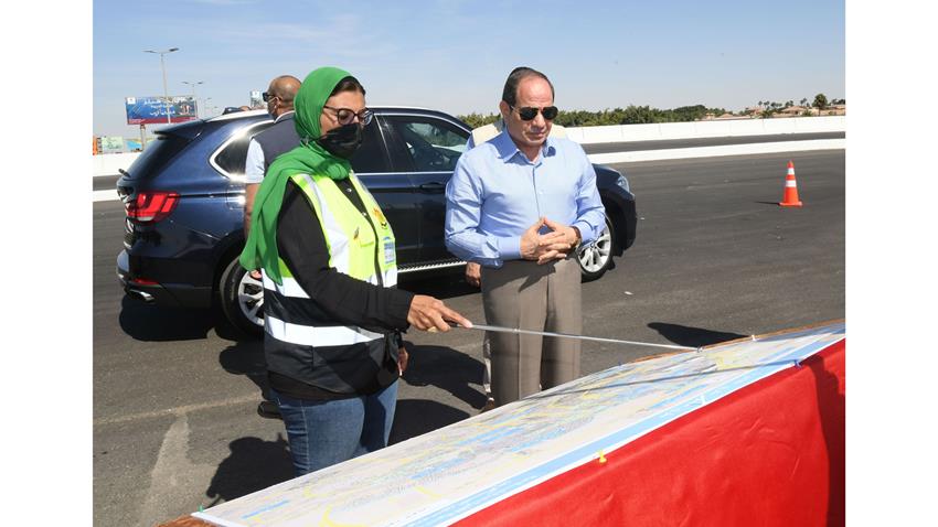 الرئيس عبد الفتاح السيسي يتفقد أعمال تطوير الطرق والمحاور الجديدة بالقاهرة الكبرى