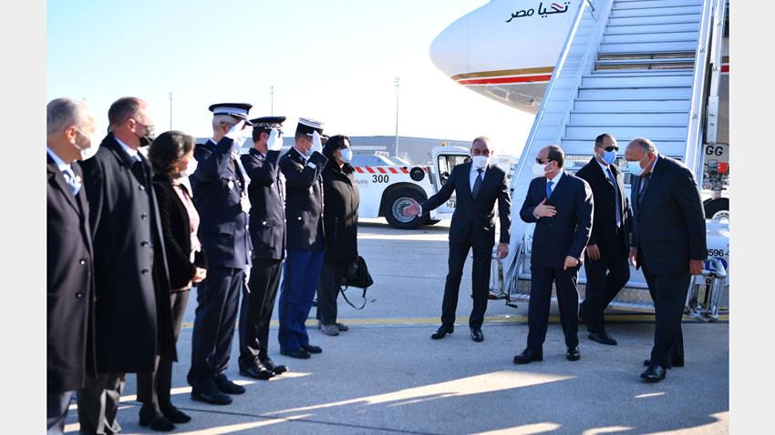 الرئيس عبد الفتاح السيسي يصل إلى مطار شارل ديجول للمشاركة في مؤتمر باريس الدولي حول ليبيا