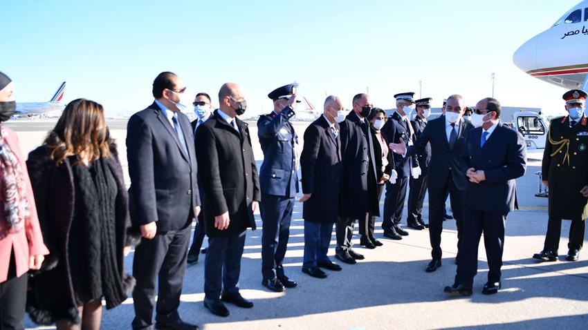 الرئيس عبد الفتاح السيسي يصل إلى مطار شارل ديجول للمشاركة في مؤتمر باريس الدولي حول ليبيا