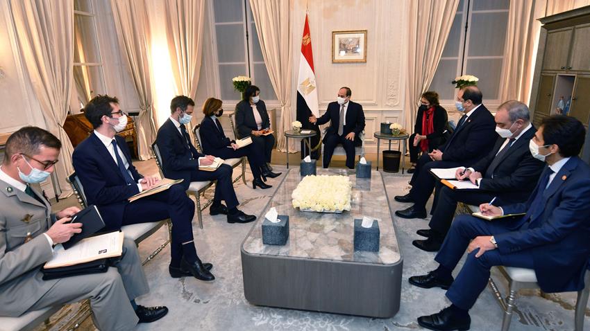 الرئيس عبد الفتاح السيسي يلتقي وزيرة الجيوش الفرنسية بالعاصمة باريس