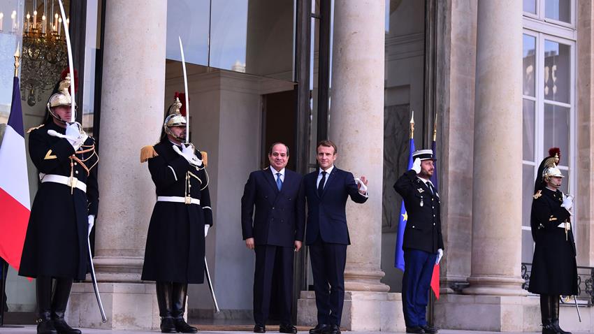 الرئيس عبد الفتاح السيسي يلتقي الرئيس الفرنسي بالعاصمة باريس