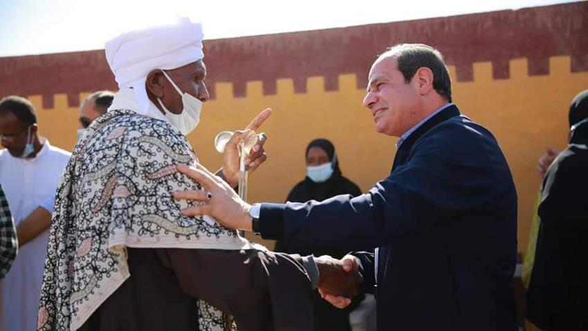 الرئيس عبد الفتاح السيسي يتفقد المناطق المتضررة من جراء السيول في محافظة أسوان