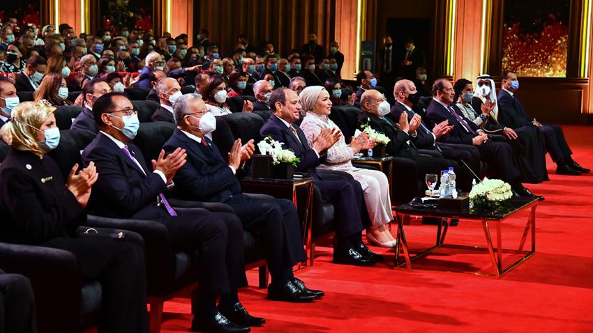 الرئيس عبد الفتاح السيسي والسيدة قرينته يشهدان افتتاح مسرح شباب العالم