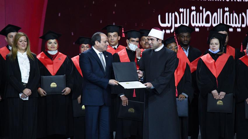 الرئيس عبد الفتاح السيسي يشهد حفل تخرج دفعات الأكاديمية الوطنية لتدريب الشباب