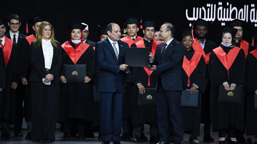 الرئيس عبد الفتاح السيسي يشهد حفل تخرج دفعات الأكاديمية الوطنية لتدريب الشباب