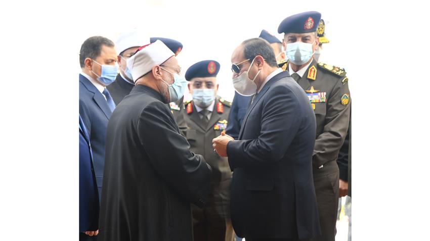 الرئيس عبد الفتاح السيسي يؤدي صلاة الجمعة بمسجد المشير طنطاوي بمناسبة يوم الشهيد