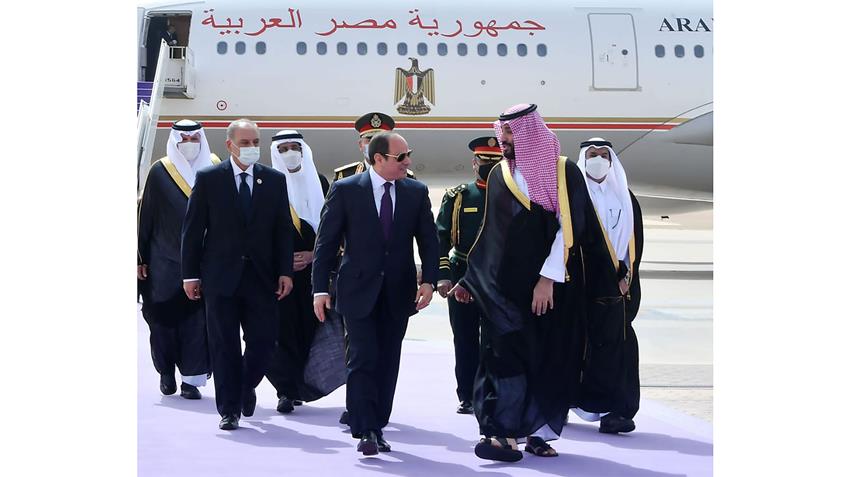 الرئيس عبد الفتاح السيسي يصل الرياض وولي عهد المملكة العربية السعودية يستقبل سيادته