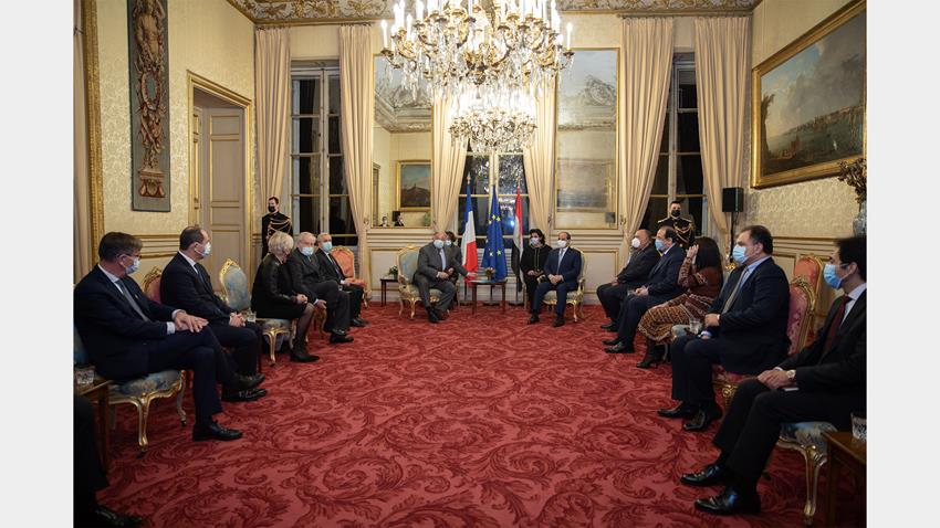 الرئيس عبد الفتاح السيسي يلتقي رئيس مجلس الشيوخ الفرنسي