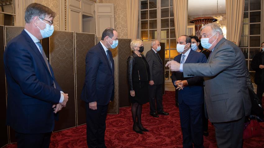 الرئيس عبد الفتاح السيسي يلتقي رئيس مجلس الشيوخ الفرنسي