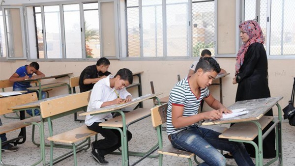 انتظام لجان الامتحان المجمع لطلاب الثانى الإعدادى فى المدارس انتظام لجان الامتحان المجمع لطلاب الثانى الإعدادى فى المدارس