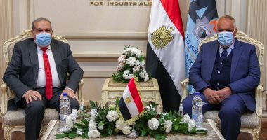 تعاون بين الإنتاج الحربى والعربية للتصنيع لتوفير مستلزمات مبادرة "حياة كريمة" تعاون بين الإنتاج الحربى والعربية للتصنيع لتوفير مستلزمات مبادرة "حياة كريمة"