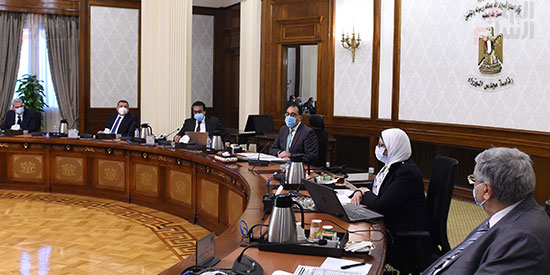 رئيس الوزراء: تكليفات من الرئيس بتأمين توافر المستلزمات والأكسجين بالمستشفيات رئيس الوزراء: تكليفات من الرئيس بتأمين توافر المستلزمات والأكسجين بالمستشفيات