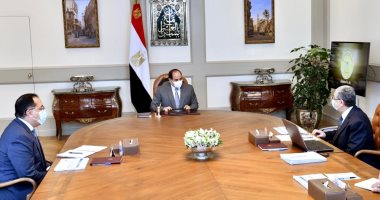 الرئيس السيسي يوجه بالإسراع فى تنفيذ مشروعات إمدادات تغذية كهرباء سيناء الرئيس السيسي يوجه بالإسراع فى تنفيذ مشروعات إمدادات تغذية كهرباء سيناء