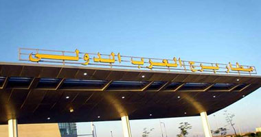 وزير الطيران يتابع حركة التشغيل وجودة الخدمات المقدمة للركاب بمطار برج العرب