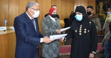 محافظ المنيا يسٌلم 260 مشروعا تنمويا لسيدات معيلات وشباب محافظ المنيا يسٌلم 260 مشروعا تنمويا لسيدات معيلات وشباب