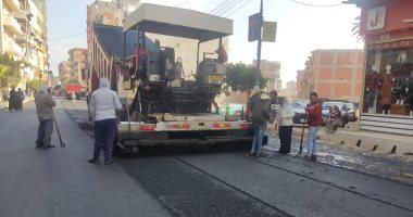 "البحيرة" تواصل رصف شارع عبد الواحد فهمى في حوش عيسى "البحيرة" تواصل رصف شارع عبد الواحد فهمى في حوش عيسى