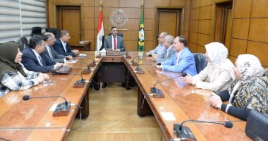 محافظ الدقهلية يبحث تنفيذ مشروع المحور المرورى الجديد على النيل محافظ الدقهلية يبحث تنفيذ مشروع المحور المرورى الجديد على النيل