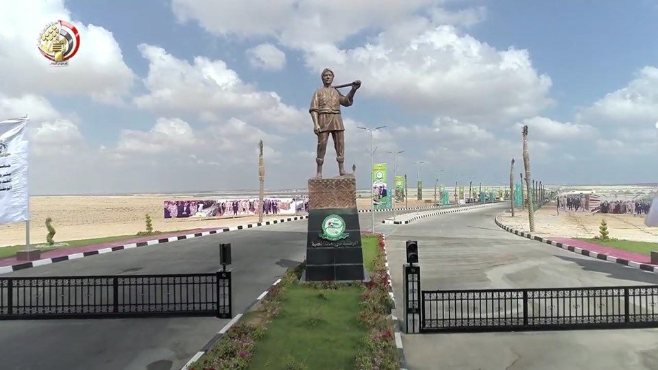مصنع الفرز والتعبئة بقاعدة محمد نجيب