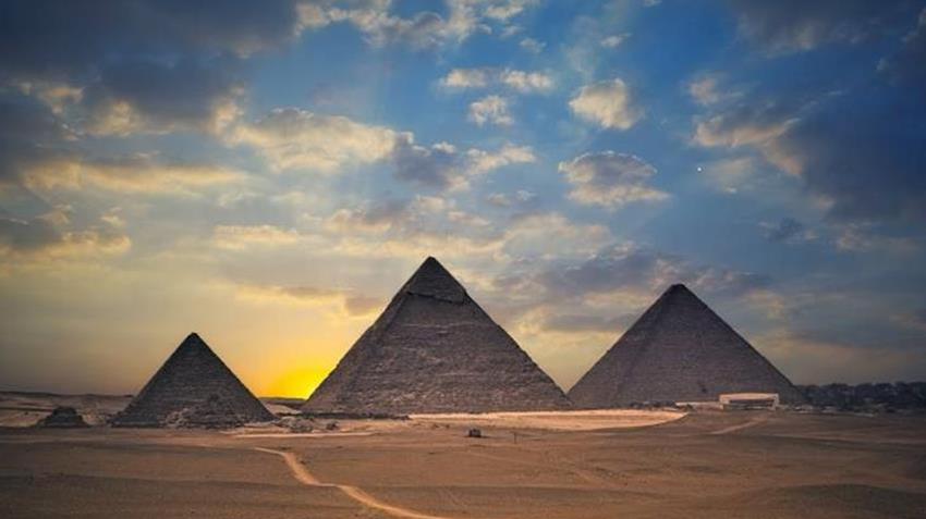 تطوير منطقة هضبة الأهرامات الأثرية بالجيزة