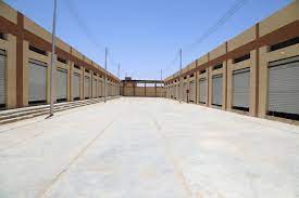 مجمع شوادر قفط بمنطقة الكيلو 10 بطريق "قفط– الأقصر" الصحراوي