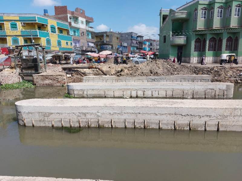 إنشاء كوبريين للمشاه والسيارات على ترعة حانوت بالشرقية