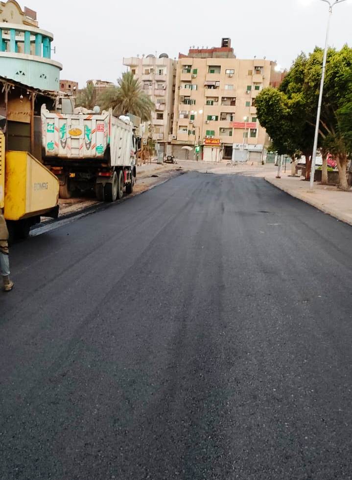 رصف وتطوير عدد من شوارع وسط مدينة أسوان