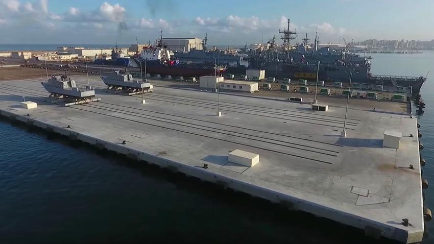 تطوير ورفع كفاءة عدد من الأرصفة البحرية بقاعدة الإسكندرية البحرية