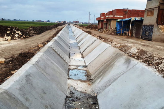 مشروعات تأهيل وتبطين الترع ومخرات السيول بمحافظه المنيا