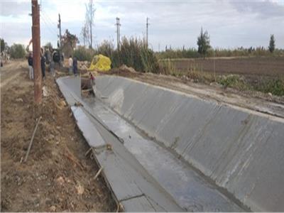 تبطين ترعة العزيمة بقرية التحدى -البحيرة